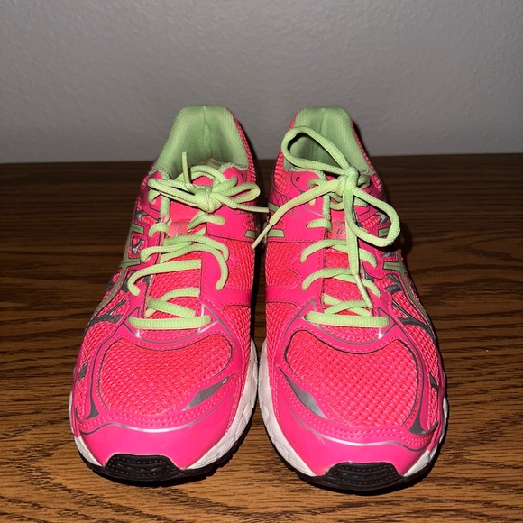 Women’s ASICS running shoes size US 7 - Picture 2 of 4